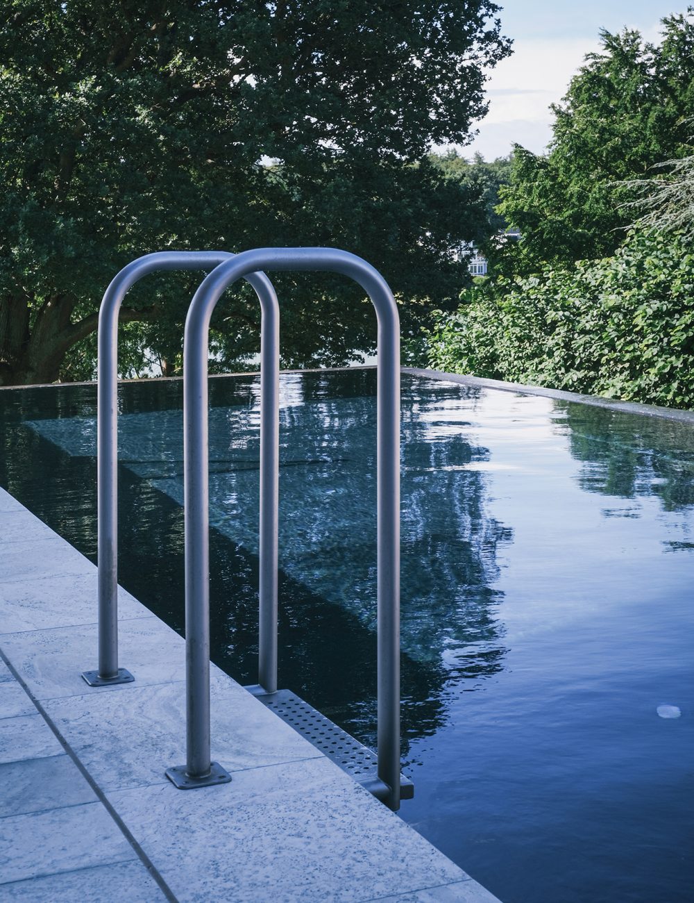 betonpool, stige, infinitypool